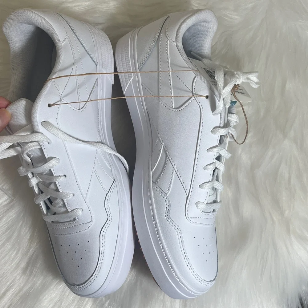 NWT Reebok Classic White Athletic Leather Sneakers